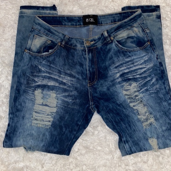 Women’s DAZL  Distressed Jeans - Picture 10 of 11
